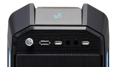 Anschlüsse für USB-Geräte, eSATA und ein Headset hat Aplus in die Front des Aplus CS-EL Diablo Advance integriert.