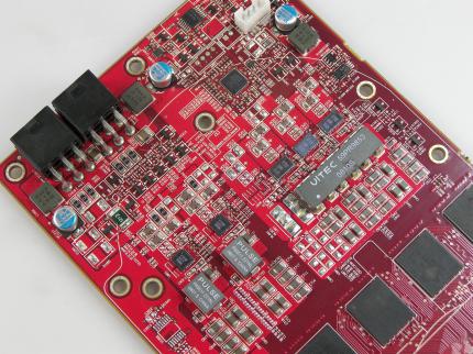 Radeon HD 4870: Die VRMs und der VRAM