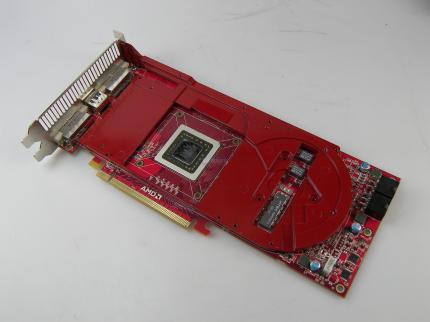 Radeon HD 4870: Karte mit montierter Bodenplatte
