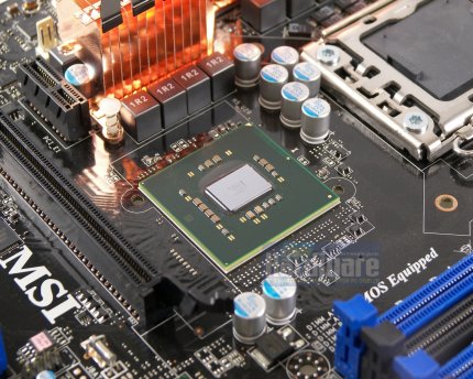 Anders als X38 und X48 verfügt die neue X58-Northbridge nicht über einen Heatspreader. (Bild: PCGH)