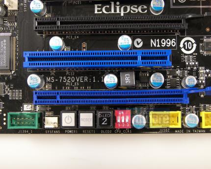 MSI Eclipse SLI: Im unteren Bereich befinden sich Power- sowie Reset-Tasten und ein Umschalter für das Diagnose-Display D-LED 2. (Bild: PCGH)