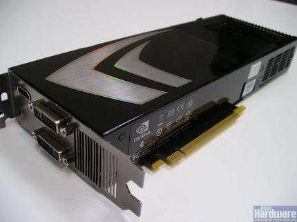 Geforce 9800 GX2 - Sandwich-Karte mit zwei G92-GPUs à 128 ALUs zwischen den beiden PCBs.