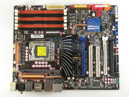 Asus P6T Deluxe (Bild: PCGH)