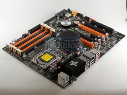 Mit dem Renaissance hat Foxconn bereits einen eher exotischen Unterbau für Intel-CPUs entwickelt.