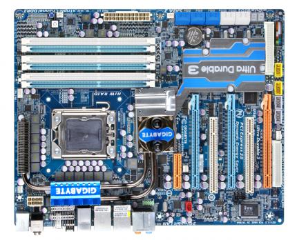 Gigabyte EX58-Extreme: Bis auf die Farben war unser Testmuster bereits final. Beim serienboard, sind RAM-Bänke und SATA-Ports hellblau sowie weiß. (Bild: PCGH)