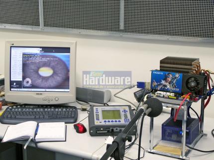 Der Meßstand für Lautstärke und Leistungsaufnahme im PCGH-Testlabor (hier mit einer Geforce GTX 285 Grafikkarte bestückt)
