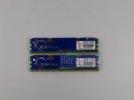 G.Skill F2-8000CL5D-4GBPQ: Beim alten Kit werden die Heatspreader von Klammern gehalten.