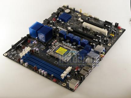 Intel Intel 'Smack Over' DX58SO: Intels X58-Mainboard unterstützt nun SLI und verfügt über eine entsprechende Brücke.