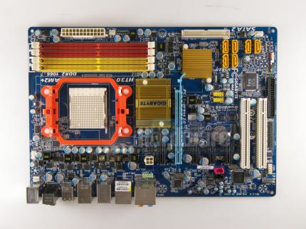 Zum Vergleich: Bis auf die Kühler ist das Layout des älteren MA770-DS3 praktisch gleich