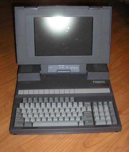 Das Toshiba T3200 stammt ebenfalls aus dem Jahr 1987 und arbeitete mit einer 12-MHz-CPU. 