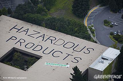 Greenpeace-Aktivisten bemalen Dach von HP - William Shatner ermahnt Hewlett-Packard