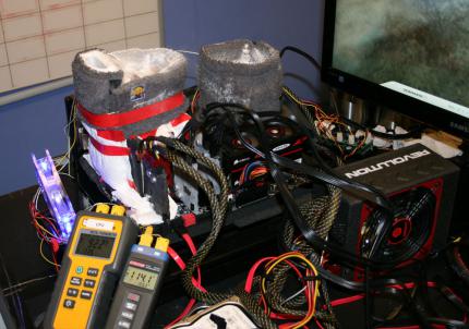 Neuer Weltrekord im 3DMark 03 mit drei Radeon HD 5870.