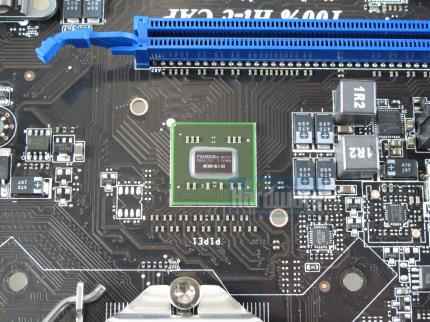 MSI Big Bang Trinergy - der NF200-SLI-Chip (13)