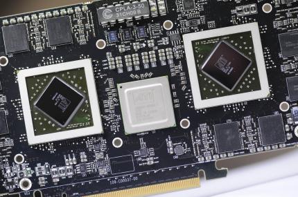 Zwei AMD-Cypress-GPUs mit Directx-11-Unterstützung einer Ati Radeon HD 5970 