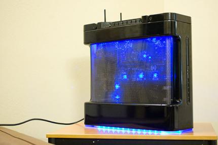 Hardcore Computer Reactor Extreme ist das Spitzenmodell der komplett in Kühlflüssigkeit eingelegten Komplett-PC-Serie. (2)