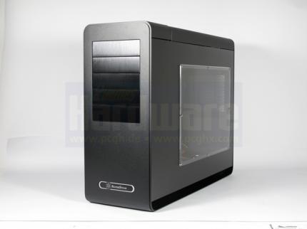 Silverstone bietet das Fortress FT02 mit und ohne Seitenfenster an.