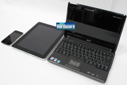 Das Ipad im Größenvergleich mit einem Iphone und einem 10,1-Zoll-Netbook.