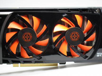 Palit Geforce GTX 470 Own Design: Zwei Axiallüfter à 75 Millimeter Durchmesser belüften das Kontrukt.