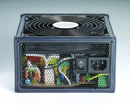 Cooler Master Silent Pro Series: Kabelmanagement samt 80-Plus-Zertifikat (10)