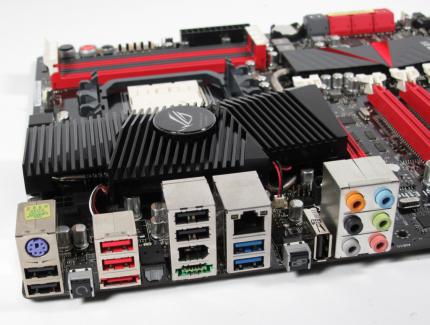 Asus Crosshair IV Extreme - Top-AM3-Mainboard mit Lucid-Hydry-Chip (5)