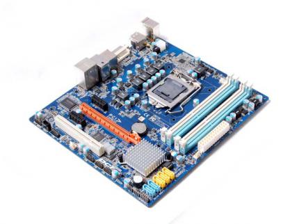 Neues Micro-ATX-Mainboard von Zotac mit H67-Chipsatz abgelichtet. (5)