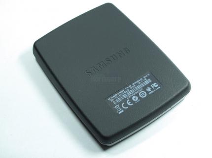 Samsung S2 Portable 3 HX-MTA64DA G22 - Die Unterseite ist auf glatten Oberflächen leider wenig rutschhemmend.