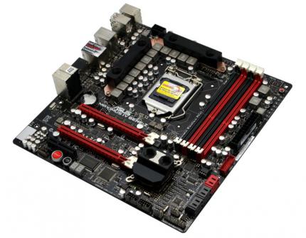 Asus Maximus IV Gene-Z mit Watercool-Kühlern in der LT-Ausführung.