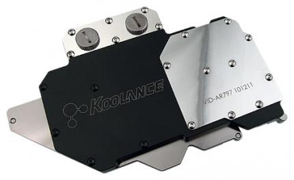 Koolance versteckt das Innenleben des HD-7970-Kühlers unter einer Kombination aus Acetal und vernickeltem Metall, die Gestaltung des Deckels lässt aber auch hier eine direkte Spannungswandlerkühlung nach Vorbild von EK erwarten.