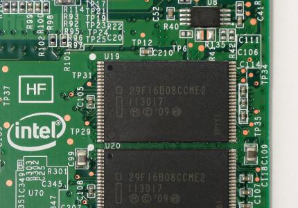 Intel SSD 520 Cherryville 240GB FW 400i NAND 29F16B08CCME2