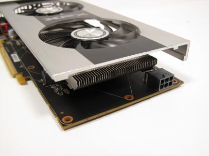 XFX R7770 Black Edition Suoer Overclocked 1120M: Ein 6-Pol-Stromstecker ist nötig.