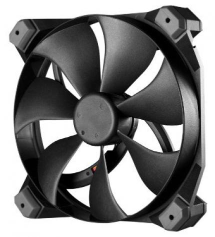 Der Antec Truequiet Pro 120 soll leiser arbeiten, als die Konkurrenz, da die Funktion der Luftleitung bei ihm von einem Ring am Lüfterrotor übernommen wird, statt vom feststehenden Rahmen.