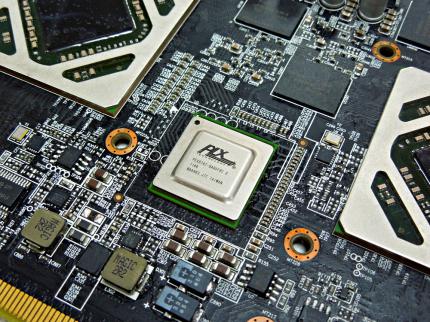 Im Test bei PC Games Hardware: Powercolor Radeon HD 7990 Devil 13 (26)