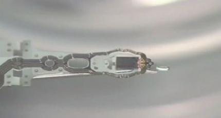 Dank Nahfeld-Optik soll dieser Lese-/Schreibkopf Platter-Oberflächen punktgenau erwärmen können, was Datendichten von 1,5 TBit/inch² ermöglicht.
