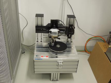 Maschine mit der die maximale Beschleunigung des Sensors gemessen wird.