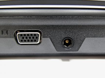 Das Gigabyte P27K bietet neben einem HDMI- auch noch einen analogen D-Sub-Signalausgang (RGB).