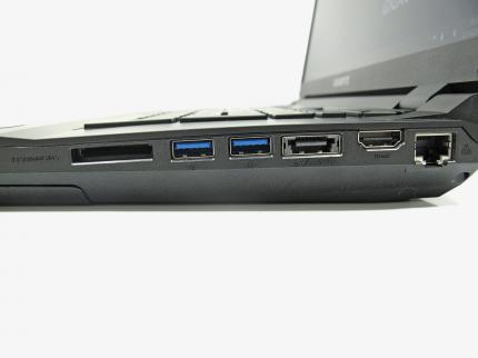 Schnittstellen wie USB 3.0 und E-SATA sorgen für Erweiterungsmöglichkeiten des Massenspeichers, falls die 1-TByte-Festplatte doch voll werden sollte.