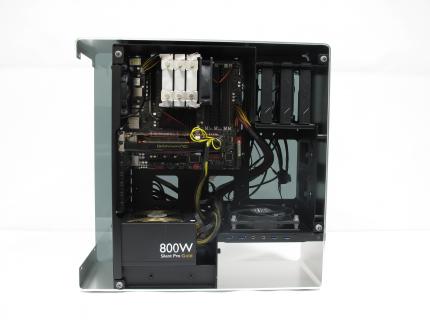 Mit verbauter Hardware könnte ihr Gehäuse so oder so ähnlich aussehen. Hier haben wir unsere Testhardware für den Wärme- und Lautstärketest eingebaut.