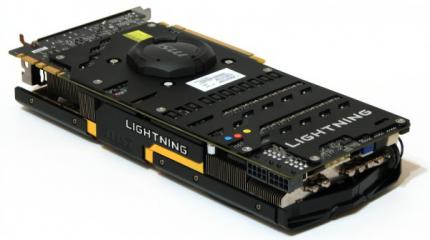 Vergleich MSI Geforce GTX 780 Lightning - deutlich zu sehen: 7 statt 5 Heatpipes und der GPU-Reactor