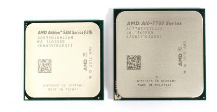 Der Athlon 5350 (links) kommt mit einem wesentlich kleineren Substrat und damit Grundfläche auf dem Mainboard aus als beispielsweise die Kaveri-APU A10-7700K (rechts)