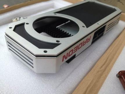 Mögliche Abdeckung einer Hybrid-Kühlung für R9 390X