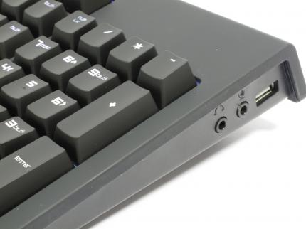 Razer Black Widow Chroma: Razers Beleuchtungswunder mit hauseigenen RGB-Tastenschaltern im Test (6)