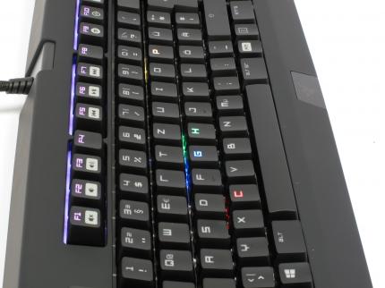 Razer Black Widow Chroma: Razers Beleuchtungswunder mit hauseigenen RGB-Tastenschaltern im Test (8)