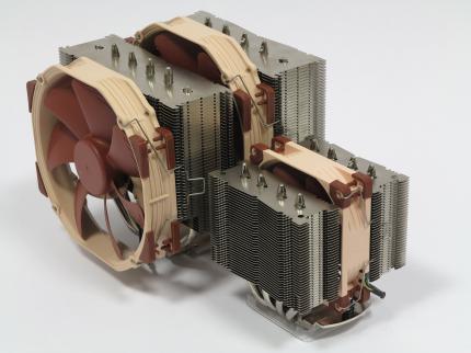 Noctua NH-D9L im Größenvergleich mit dem NH-D15