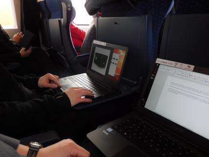 Cebit 2016: Kompakte Ultrabooks sind auf den schlanken ICE-2-Refit-Sitzen angebracht.