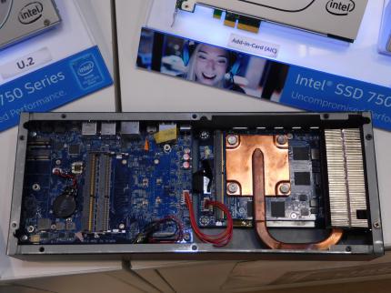 Gigabyte auf der Cebit 2016: Im Brix-Prototypen sitzt eine GTX 950 M, Platz wäre aber definitiv auch für die Kühler deutlich stärkerer MXM-Grafikkarten.