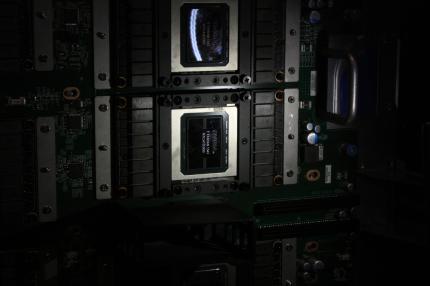 Update: Echte GP100-GPUs abgebildet (8)