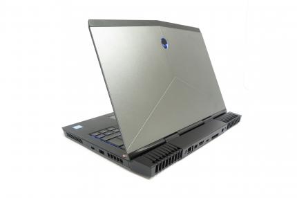 Alienware 13 R3: Der Display-Deckel ist etas kürzer