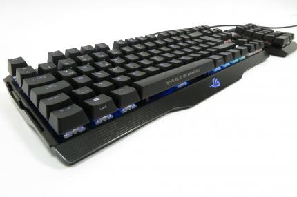 Asus ROG Claymore: Bunter Lichtspieler mit modularem Nummernblock im Test (3)