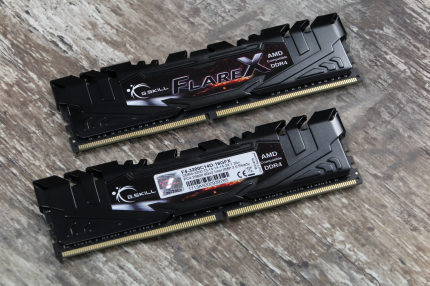 G.Skill Flare X (F4-3200C14D-16GFX): Beide 8 GiByte fassenden Sticks sind 4,0 cm hoch und für DDR4-3200 (14-14-14-34) bei 1,35 Volt spezifiziert.