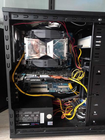 Foto von stahlschnips: PC vor dem Aufrüsten